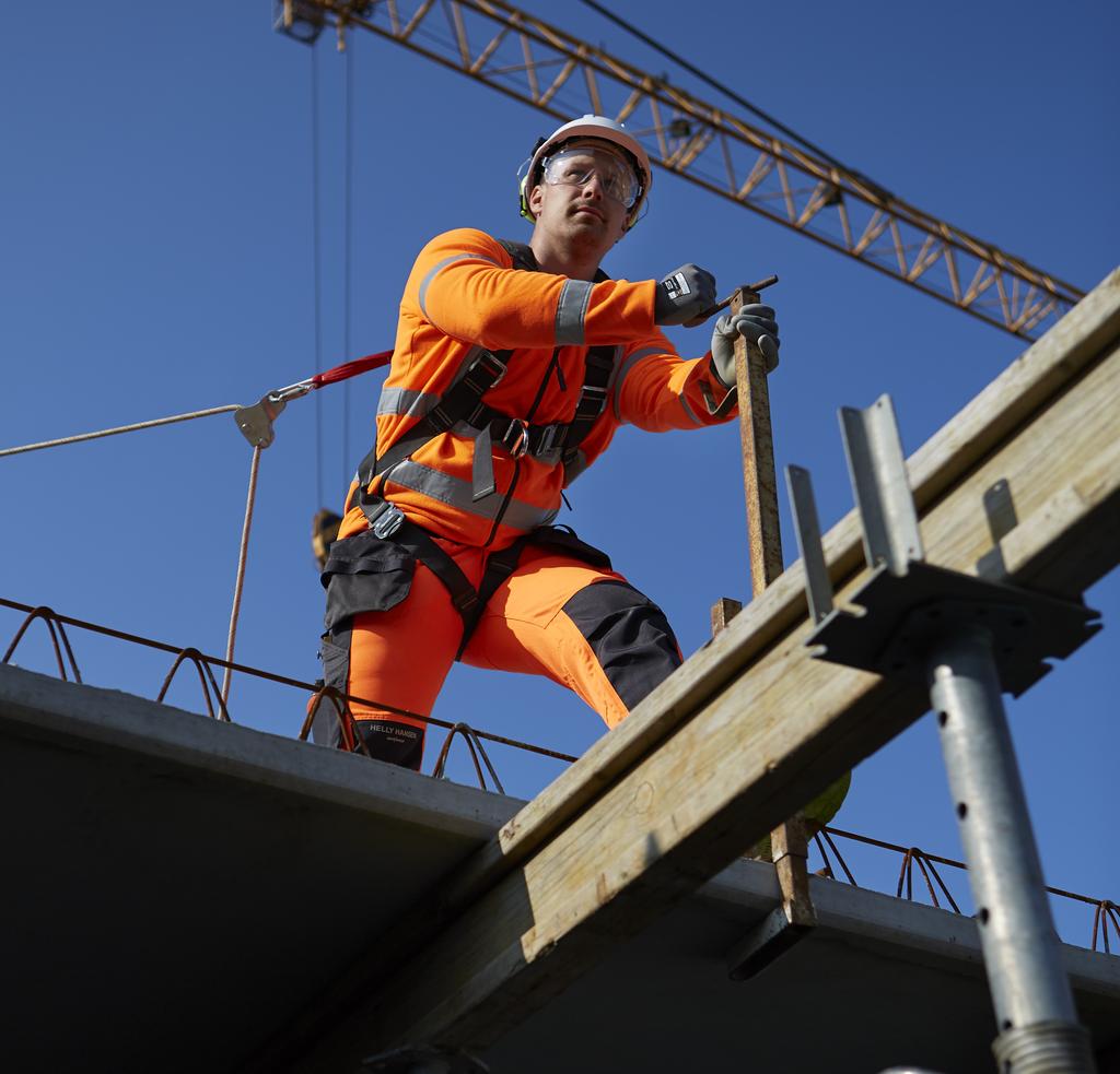 Fall fra høyde Jeg sørger alltid for at teamet har vurdert, og så langt som mulig har prioritert, fallforhindrende barrierer fremfor falloppfangende løsninger Jeg har tilrettelagt for at teamet har