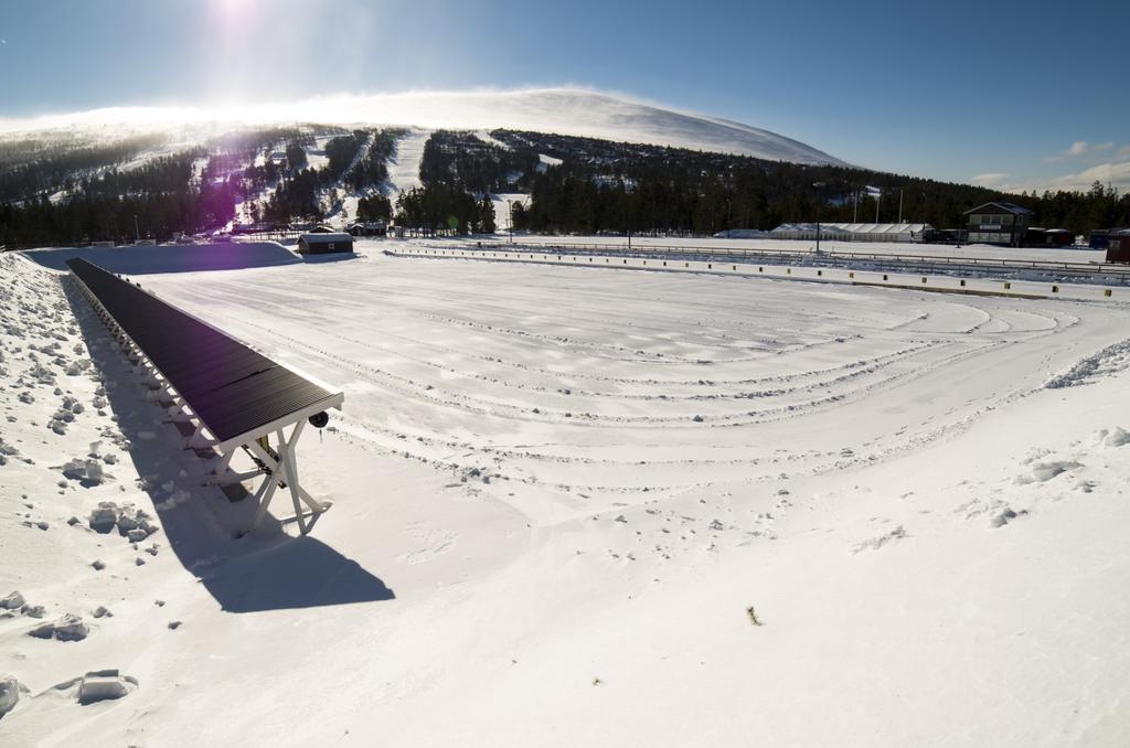 Hummelfjell TOS Arena En av Norges beste mest snøsikre skiskytteranlegg! Bilde: Eirik Bækken Byggetrinn 1 av Hummelfjell TOS Arena stod ferdig i 2010. Da hadde det blitt lagt ned om lag 20.