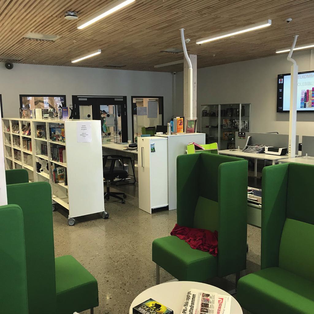 Nytt skolebibliotek nye løsninger Tekst og foto: Roger Græsberg, Kongsvinger ungdomsskole skolebibliotekaren kan konsentrere seg om formidling og referansearbeid.