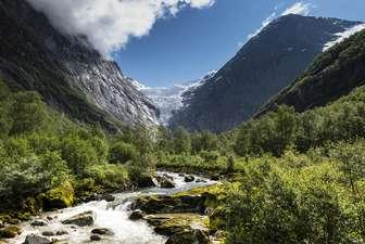 FORANKRING I LÆREPLANENE Lærerkursenes faglige innhold gis en tydelig forankring i læreplanene for naturfag, geografi og noe matematikk, samtidig som det legges til rette for å dekke læringsmål for