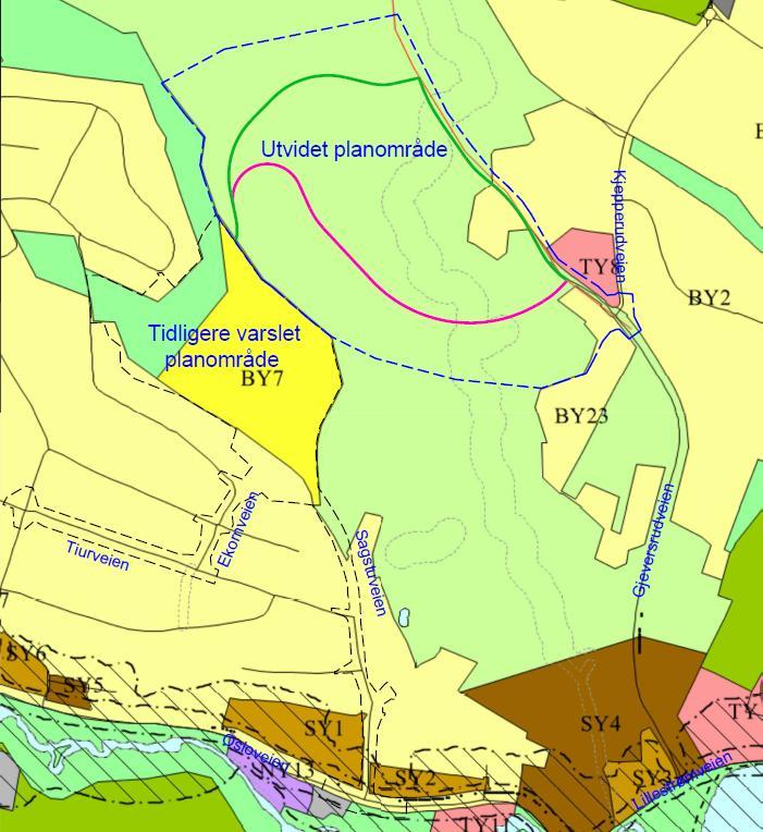 Figur 3: Utsnitt med kommuneplanens arealdel. Tidligere varslet planområde vist med sort stiplet strek. Utvidet planområde vist med blå strek.