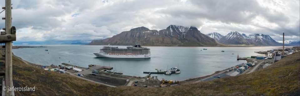 Oversjøisk Cruise 2017: 31.mai 8.august: -30 anløp -44 336 passasjerer 10 t ved kai 13 anløp på Slow Cruise Isfjord Flest tyske (62 %) To var over natta.