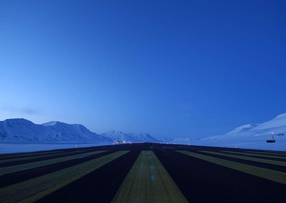 Svalbard lufthavns utvikling: Fly Pax totalt NY-Å + Svea 2015 6.453 stk 165 584 15 334 2016 5.503 stk 170 014 8 259 2017 5.