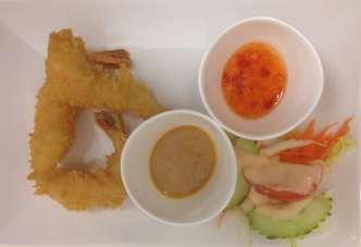 003 Popia Gung (2 stk.) ปอเป ยะก ง 75,- Friterte Hjemmelaget Thai vårruller med kylling og kongereker.