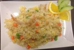 Fried rice with chicken, egg, green peas and carrot 023 Khao Phad Moo ข าวผ ดหม 85,- Stekt ris med
