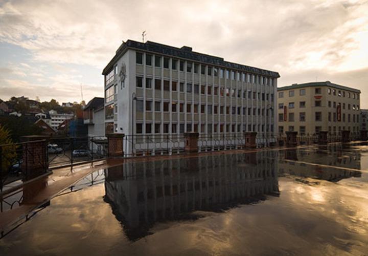 Arendal politistasjon. Fasade mot Kanalplassen.