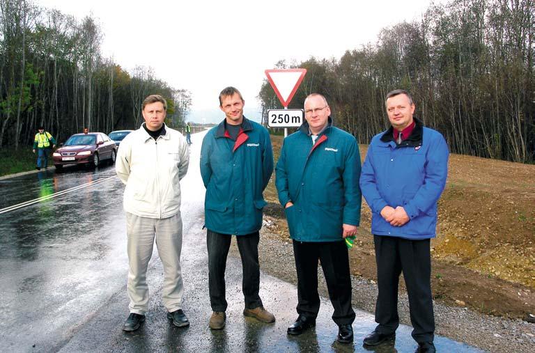 NR. 4 (36) DETSEMBER 2003 TAGASIVAADE 2003. aasta töödele Hiiemetsa Auvere maantee rekonstrueerimisel tegi alltöövõtjana ettevalmistus-, mulla- ja aluseehitustööd AS Turgel Grupp.