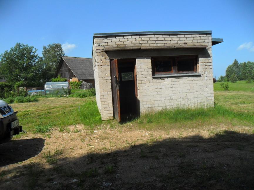 SAVERNA KÜLA REOVEEPUHASTI REKONSTRUEERIMINE TEHNOLOOGILINE PROJEKT Ventilatsioon hoones puudub, tegemist on n.ö loomuliku ventilatsiooniga ukse ja akna vahelt.