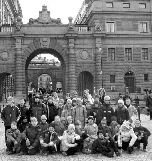 22 RAE SÕNUMID SPORT aprill 2005 Tublid tantsulapsed käisid Stockholmis Kevadpühadel sõitis suur grupp Rae valla tantsulapsi ja nende vanemaid võistlusreisile Rootsi Kuningriiki. Alates 1972.