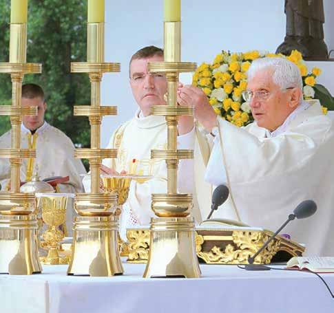 NAŠA TEMA Euharistijski kongresi Apostolski pohodi pape Ivana Pavla II. (1994., 1998., 2003.) i pape Benedikta XVI. (2011.) Crkvi u Hrvatskoj nosili su snagu nacionalnih euharistijskih kongresa.