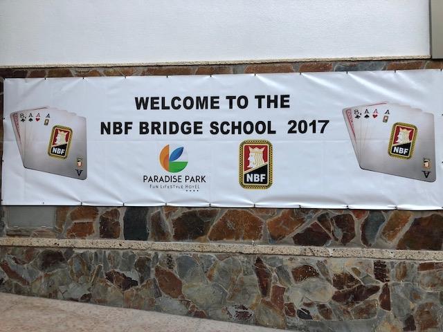 Oppsummering «Spill bridge 2» kurset Samlet i år 14 deltakere, og alle gikk med liv og lyst inn for oppgaven med å tilegne seg ytterligere bridgekunnskaper.