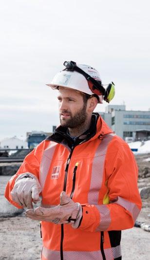 Veidekke gir rom for nye ideer og løsninger mener Knutsen Tekst Ida Spjelkavik Foto Einar Aslaksen Erik Knutsen ble i løpet av studietiden sin på NTNU sjarmert av hvor fremtidsrettet Veidekke er.