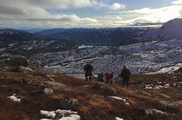 Bilrebus på Voss HORDALAND: På Voss gjennomførte me bilrebus for å markera årets Aksjonsveka, "null hull i trafikken". Laurdag 28. oktober stod 38 ivrige bygdeungdommar klare på startstrek.