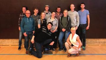 Kurset ble holdt av John Sønsteli fra Lillehammer Swingklubb, sammen med en medinstruktør.