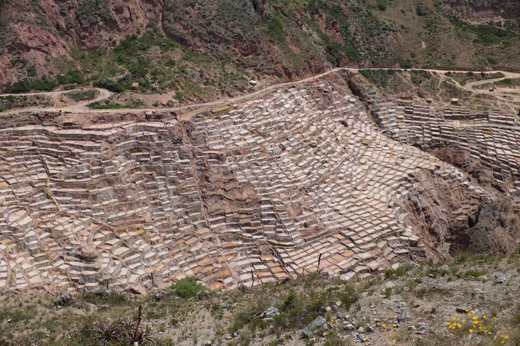 En saltgruve, eller egentlig et sted der man utvinner salt fra en unnselig liten bekk som renner ut av fjellet.