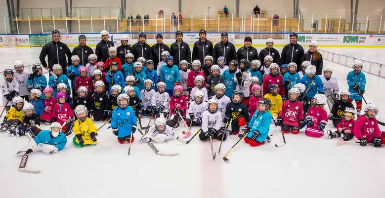 Ishockeyskolen opp til 7 år U8 Ishockeyskolen er særdeles viktig med tanke på rekruttering av nye spillere.