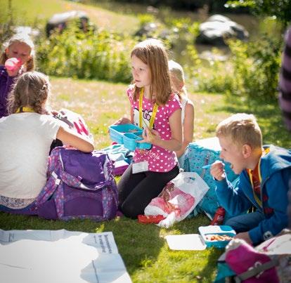 Om Sommerskolen i Drammen Oppmøte og deltagelse 1 Sommerskolen Drammen er et gratis tilbud til elever som går på skole og bor i Drammen. 2 Kursene tilbys i uke 26, 27, 31 og 32.