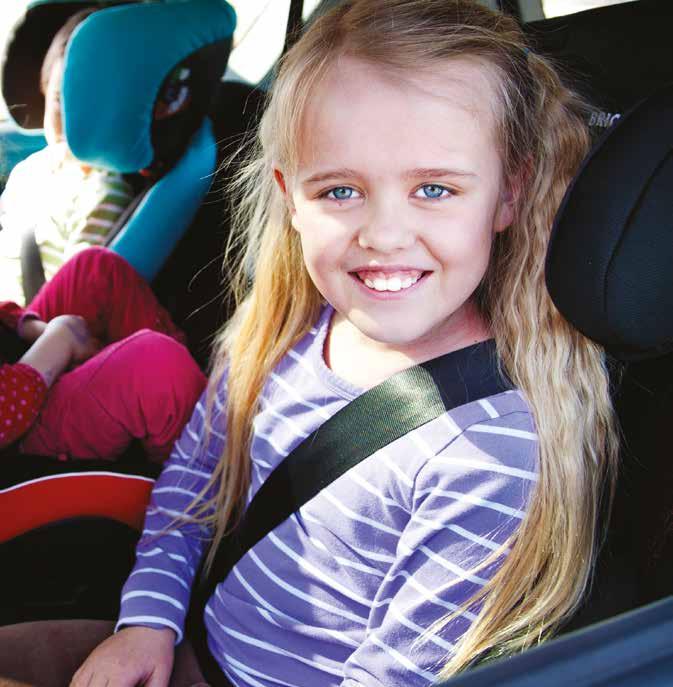 Barn skal sikres i spesielt tilpasset barnesikringsutstyr til de er 135 cm høye. Skoleveien i bil Trafikken rundt skolen kan være kaotisk ved skolestart og skoleslutt.