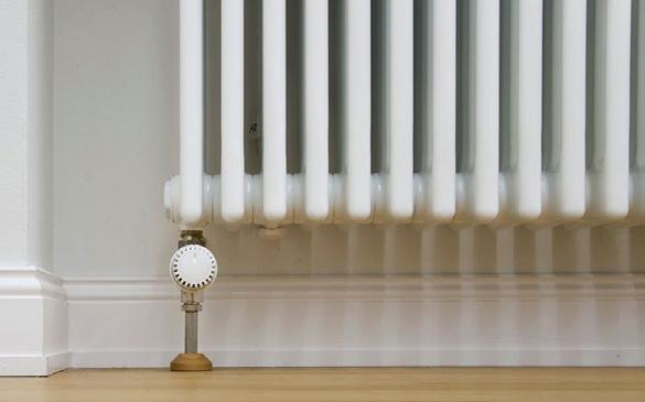 Avgir radiatorene eller vannrørene dine lyder, er dette tegn på at radiatoren trenger lufting. Obs!