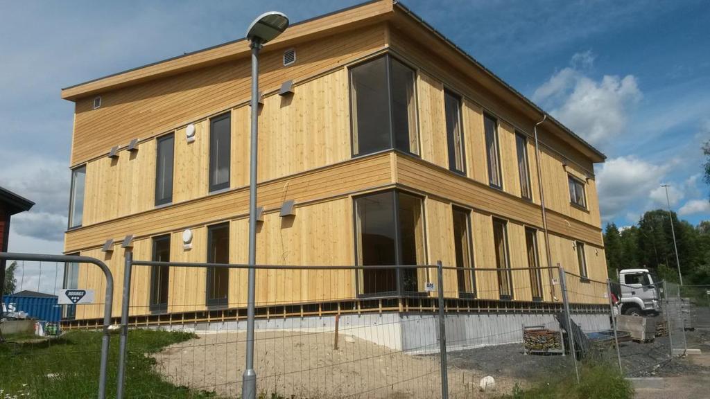 Hanstad barneskole modul 692 m 2 BRA 2 Oppdragsgiver Elverum Kommune 3 Type bygg Barne skole Midlertidighet, for uttesting av massivtre. Ytelse etter energirammekrav foran U-verdi.