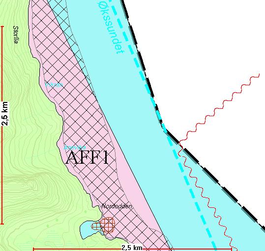 Sak 75/08 Utsnittet over viser kommuneplanens arealdel over det aktuelle området, der temakart marin sektor med registrerte fiskeområder (svart skravur), låssettingsplasser (rød skravur), farleder
