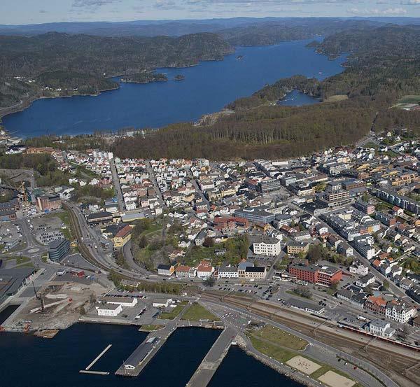 Parkeringskapasiteten i sentrum bestemmes av kommunen Kommunen bestemmer over egen arealbruk Kommunen kan legge til rette for det ønskede antallet p-plasser/p-hus i Larvik sentrum.