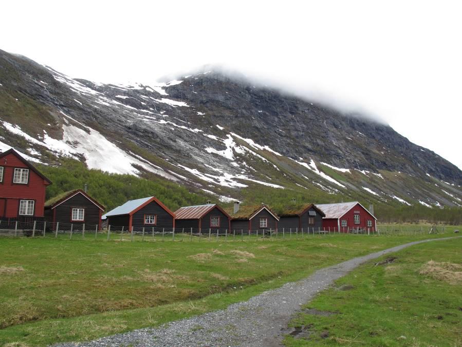 Om området Bødalen er ein sidedal i Lodalen i Stryn kommune. Då nasjonalparken vart oppretta i 1991 vart dei tre Strynedalane Bødalen, Erdalen og Sunndalen i område med rikspolitiske retningslinjer.