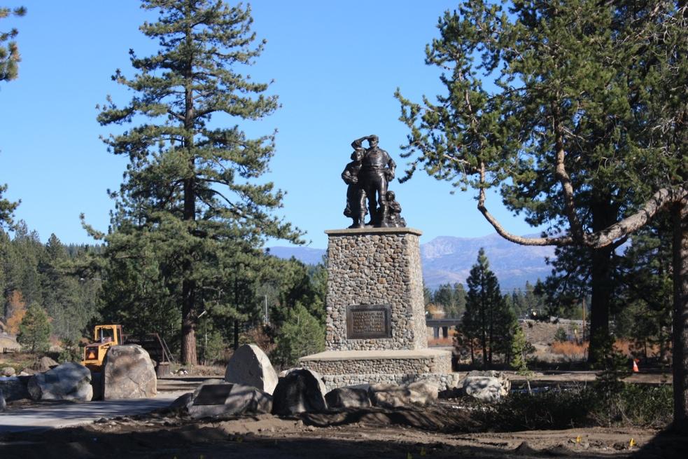 Monumentet ved Donner Pass Togtur i Napa Valley Napa Valley Wine Train går gjennom store deler av vindalen.