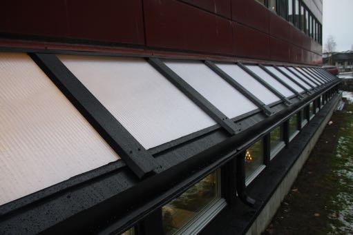 Glassene i overlysene ble erstattet med 25 mm Nordic Daylight Panels U089.