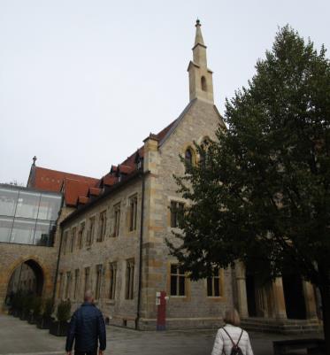 APRIL WARTBURG EISENACH Etter frokost kjører vi først til den imponerende middelalderborgen Wartburg, et sentralt sted i Luthers liv.