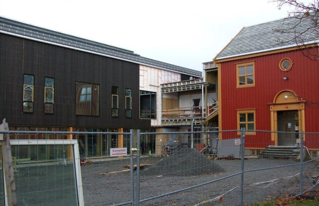 Endra skolestruktur i fylket fra 2009 og byggestart på Follo i februar 2011 Nytt bygg B og gammelt bygg A under sammenbygging.