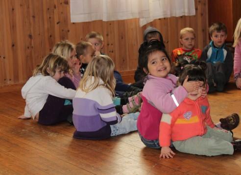 Barnehage og skole Når alle barna gjennom skole og barnehage Mottaksklassene Kommunikasjon uten ord gjennom