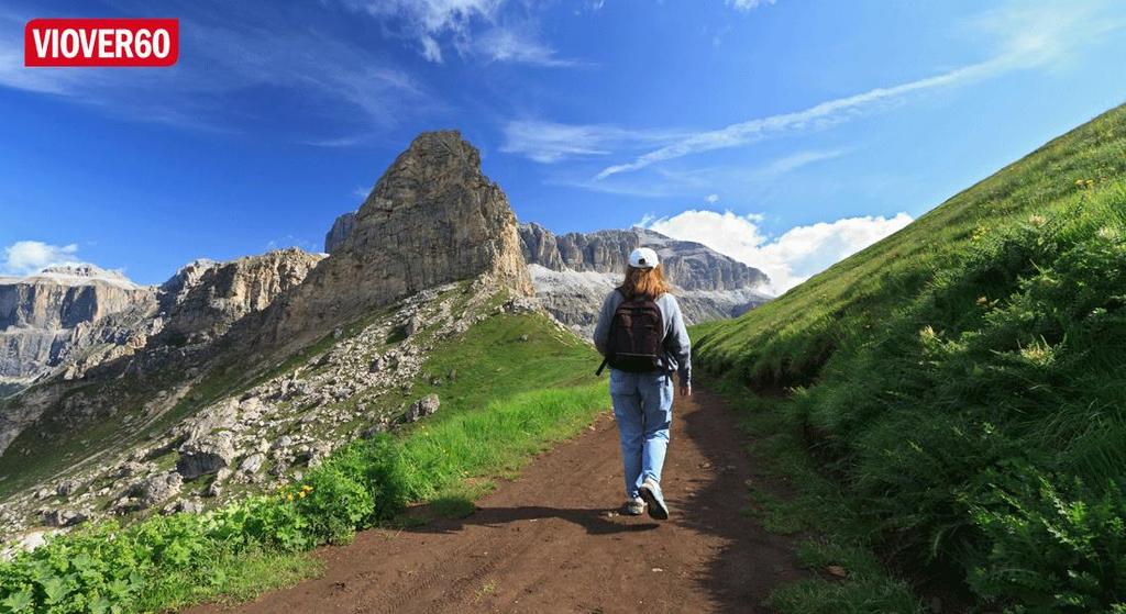 1 FLOTTE VANDRETURER I DOLOMITTENE Bli med på vandreturer i de naturskjønne Dolomittene, med storslagne utsikter, spisse tinder og frodige alpeenger.