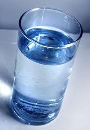 Sørg for nok drikke Behov: min 30 ml / kg kroppsvekt Velg vann