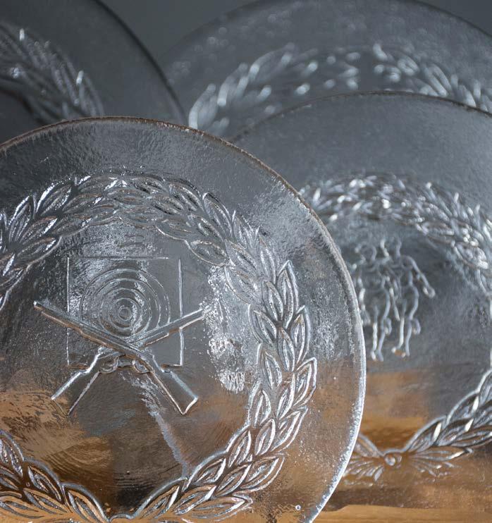 Mønsteret av luftbobler og jernspon er innlagt i glasset.