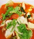 6 Tom kha gai Syrlig thaisuppe med kyllingfilét, løk, østers sopp, koriander,