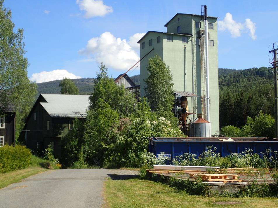 Dokka mølle og kornsilo ligger, fra industri- til boligformål. En del av bygningsmassen på området er registrert i Sefrak og derfor ble bygningsvernrådgiver, ved undertegnet, innkalt for en uttalelse.