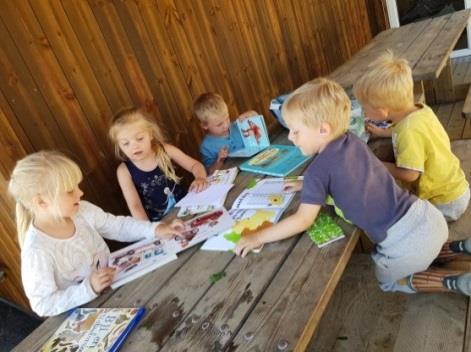 Barnehagen skal fremme kommunikasjon og språk Barnehagen skal være bevisst på at kommunikasjon og språk påvirker og påvirkes av alle sider ved barnets utvikling.