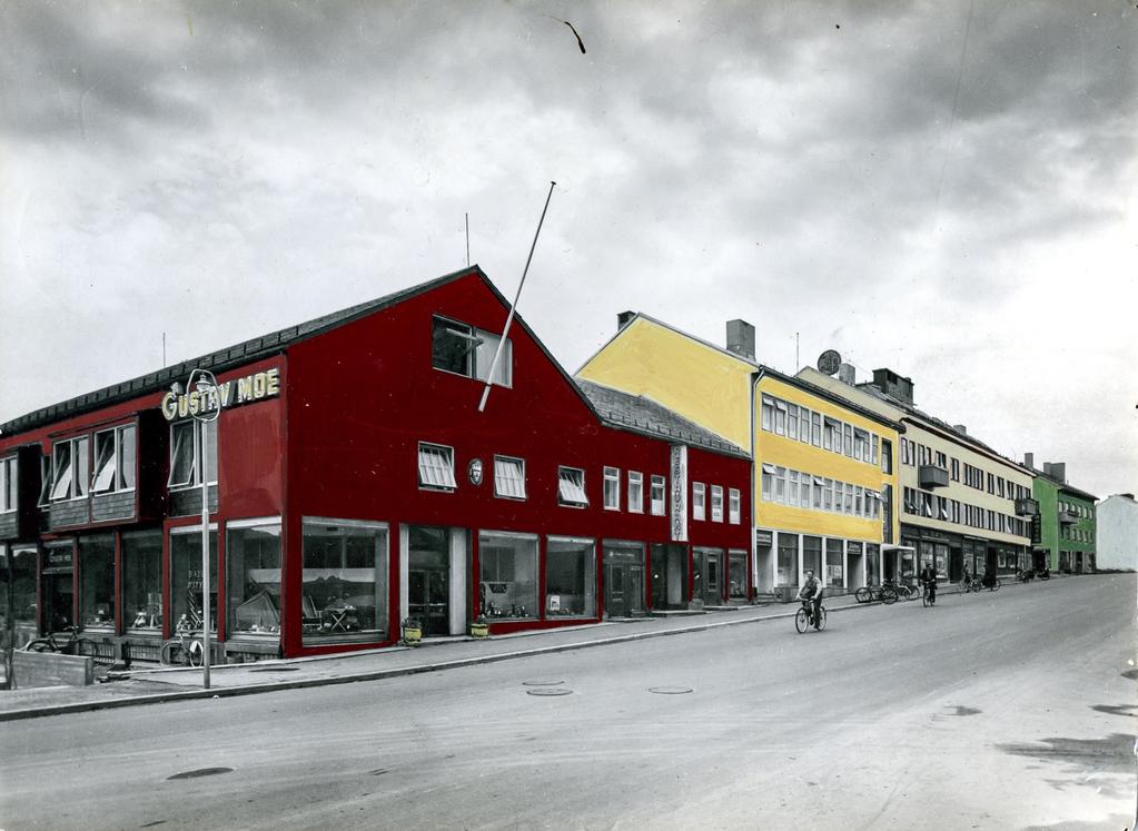 Figur 9: Håndkolorert bilde fra Storgata på 50-60-tallet. Bilde fra Bodø kommunes arkiv.
