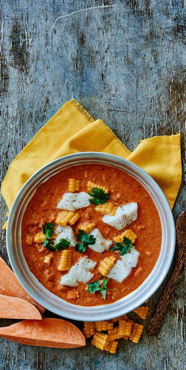 Peruansk Chowder Denne peruanske fiskesuppen er både fargerik og full av smak, og her gjør vi den ekstra kremet. Denne typen suppe kalles tradisjonelt Chupie, som betyr «suppe med mange ingredienser».