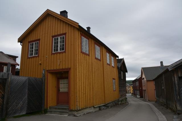 Hovedbygningen på Finnegården ble opprinnelig reist på 1700- tallet og hadde flere eiere, før Magnus Engzelius kjøpte eiendommen i 1869.