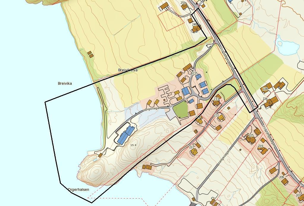 Planområdet strekker seg fra Tangeveien i nordøst ned til strandlinjen i sørvest. Langs den nordlige grensen av planområdet renner Breivikelva.