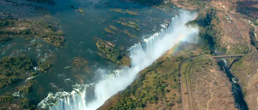 I tillegg til å gi navn til et fantastisk natur fenomen, er Victoria Falls også navnet på den lille byen i Zimbabwe, som har vokst opp omkring