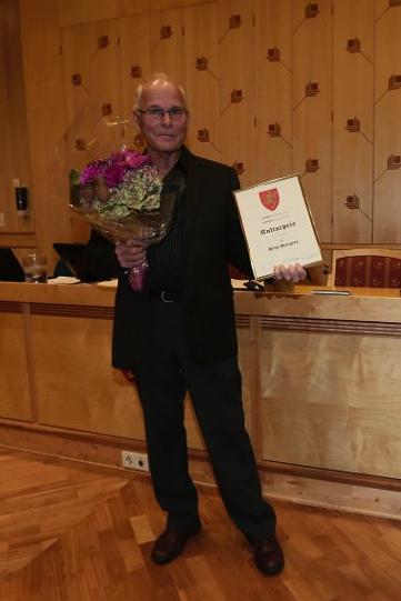 Helge Stangnes mottar Troms fylkeskommunes kulturpris 2013 NETTSIDE OG SOSIALE MEDIA Styreleder Marit Bødtker er ansvarlig