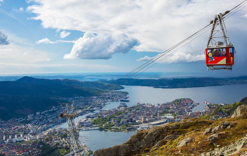 Kayaking Season & Departures / sesong & avgangstider The best views in Bergen Fitness level 1. May - 30. Sep: 9:30 Find more activities and book at!ordtours.com Easy / le! 16.