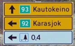 Kåfjord kommune, som har hørt til forvaltningsområde for samisk språk siden 1992. 5.4.4 Veivisningsskilt Veivisningsskilt forekommer vanligvis ved veikryss.