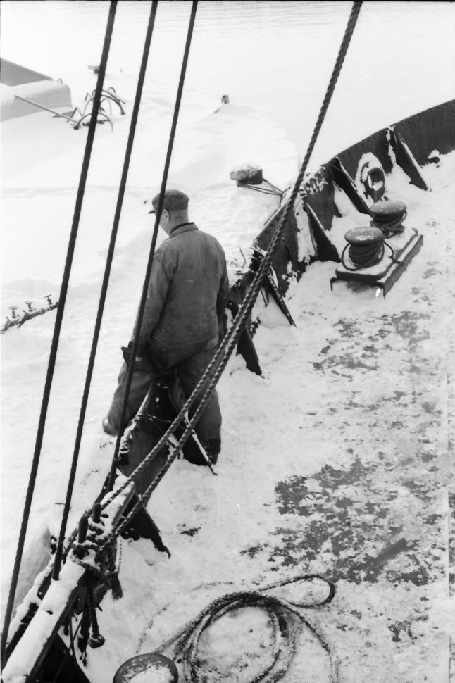 Skipsutstyr I 1941 fikk Forlandet ny propell i støpestål på 1200 kg, med dimensjon 8'-6 ¾", konstant stigning 10'- 6".