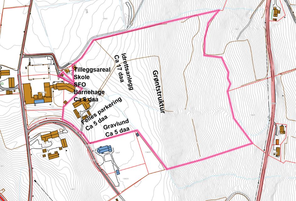 2.2 Planlagte tiltak Gjennom erverv av teig fra gnr. 134, bnr. 3 ønsker kommunen å tilrettelegge for utvidelse av dagens areal for Soknedal skole og barnehage samt utvidelse av Soknedal kirkegård.