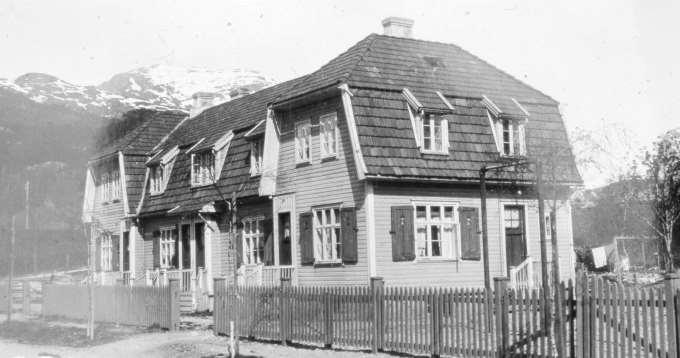 Tidleg bilde frå Åbøbyen. Vi ser at Wergelandsveien og nedste delen av Håkonsgate er bebygt, og dessutan noen hus i Åbødalsveien.