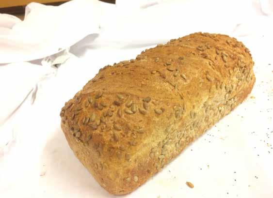 formstekt SOLSIKKEBRØD vekt 750 gram varenummer 10210 Det som gjør at dette brødet er så godt og saftig, skyldes at oljene i solsikkefrøene trekker ut i deigen når det stekes.